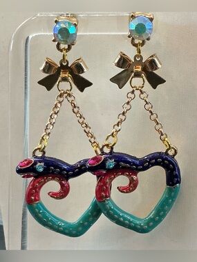 BETSEY JOHNSON MULTI COLOR HEART SHAPED SNAKE DROP EARRINGS 2 1/2”